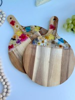 Round handmade pressed flower resin cheese board by TalkingThyme, made from recycled wood with food-safe resin — eco-friendly charcuterie board.